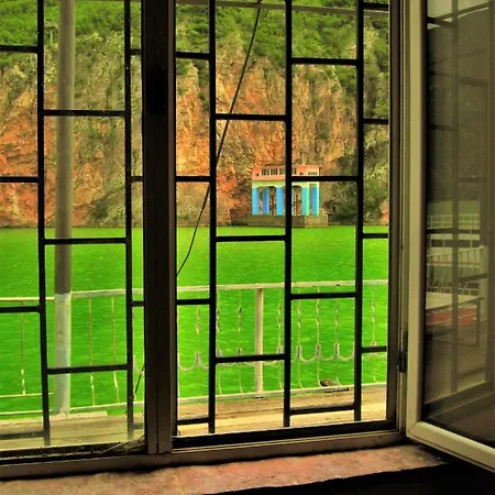 Rozafa Ferry & * Koman