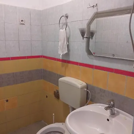 Rozafa Ferry & Hostel Koman