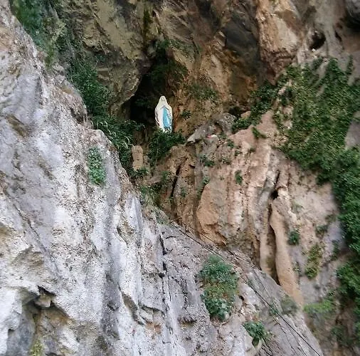 호스텔 Rozafa Ferry & *