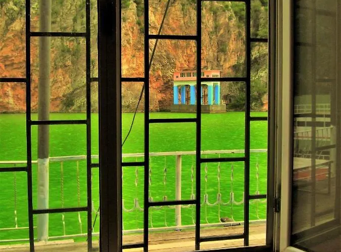 Rozafa Ferry & * Koman