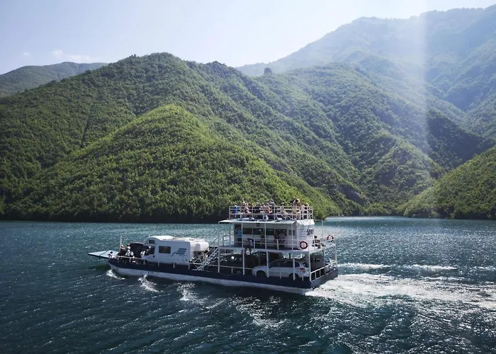 Rozafa Ferry & Vandrarhem