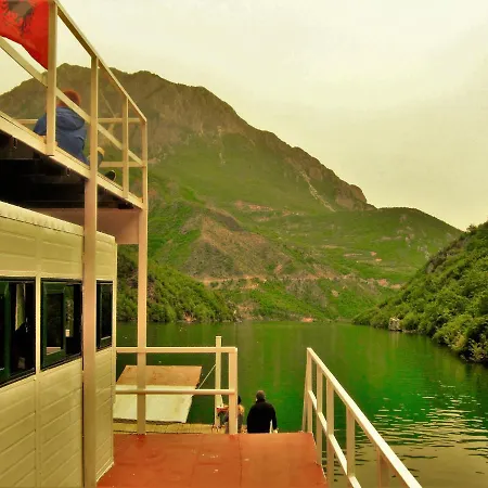 Rozafa Ferry & 旅馆 Koman