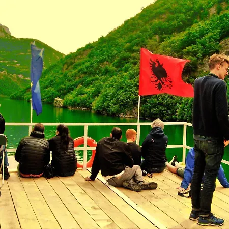 Albergue Rozafa Ferry & Koman