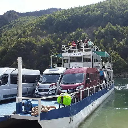 Rozafa Ferry & 旅馆