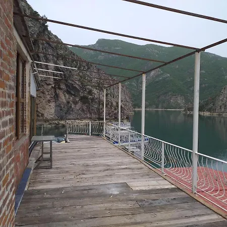 Rozafa Ferry & 旅馆 Koman