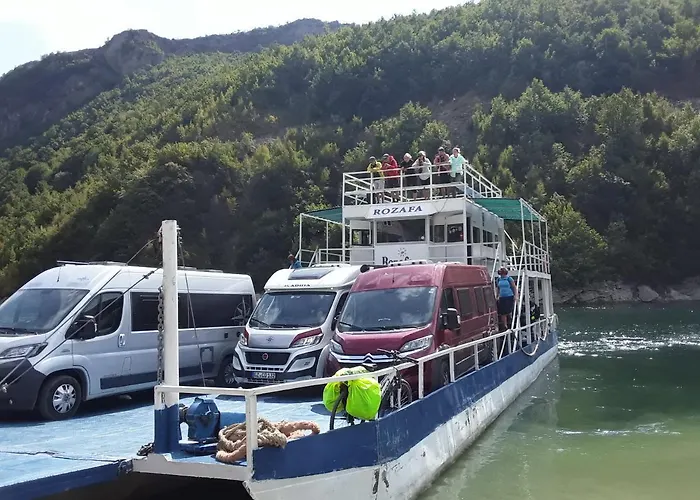 Rozafa Ferry & بيت شباب