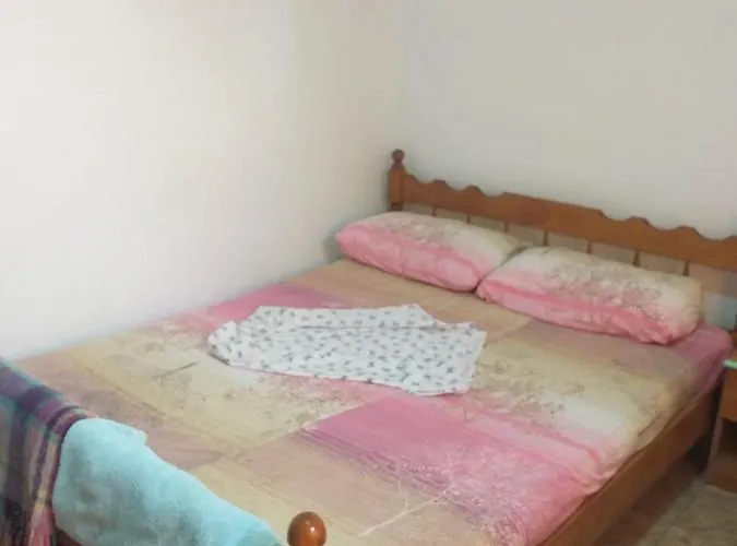 بيت شباب Rozafa Ferry & Koman